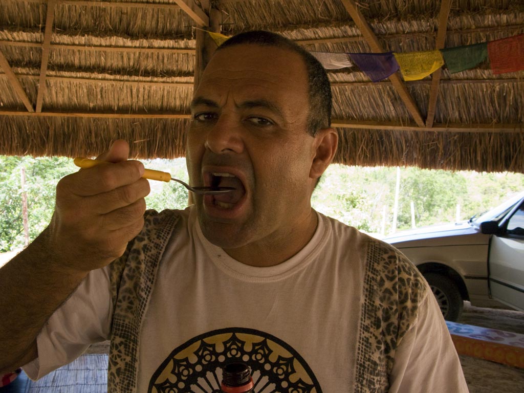 08_andre-takes_a_spoonful