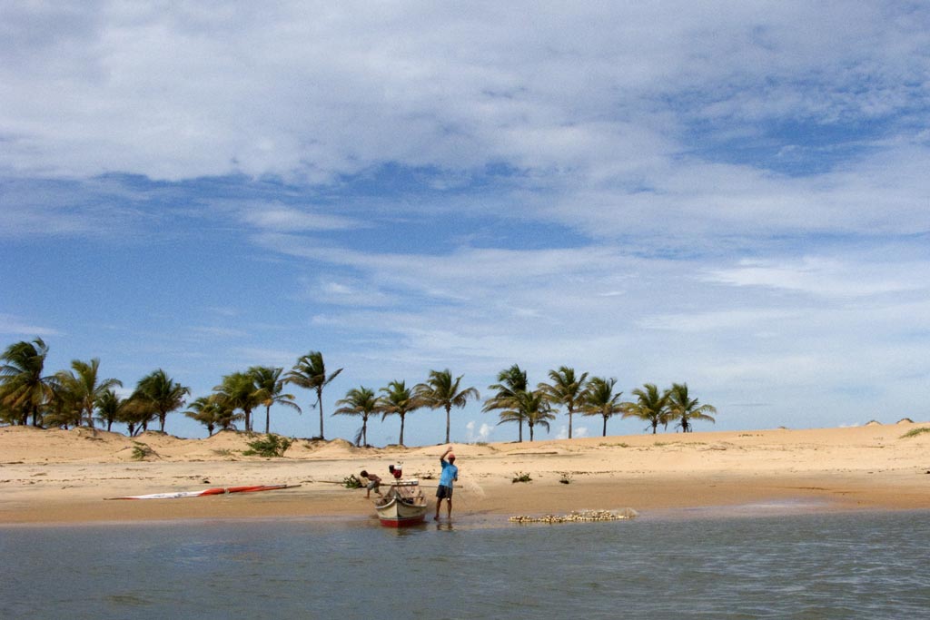 15_fisherman_waves-from_shore